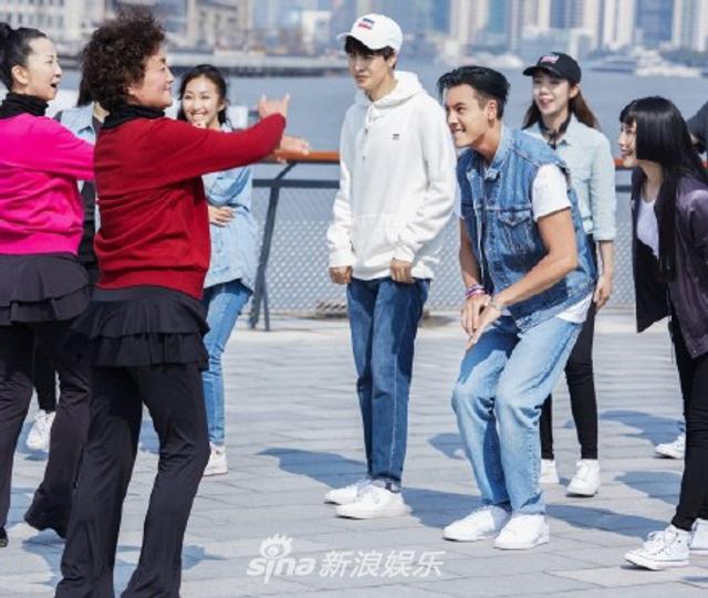 陈伟霆街头和广场舞大妈尬舞