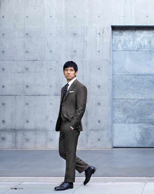 西岛秀俊登日版《gq》 西装革履尽显绅士优雅