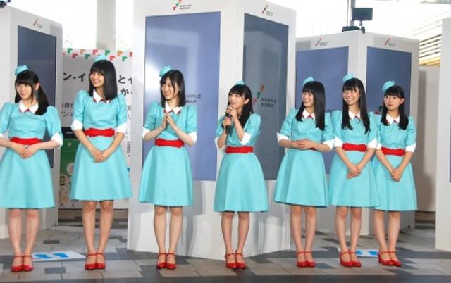 新浪娱乐讯 日本人气偶像组合乃木坂46三期生伊藤理理杏,中村丽乃,山