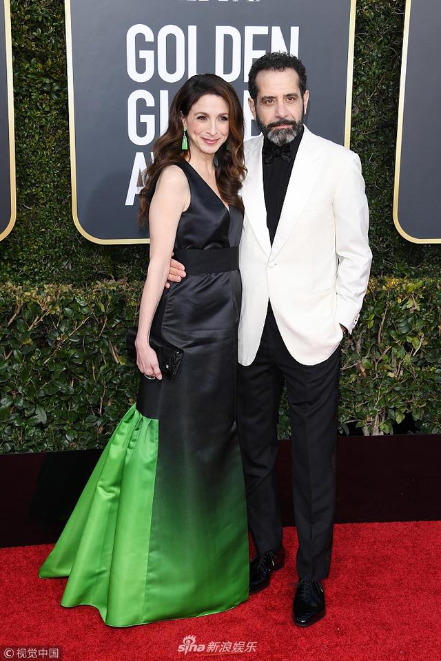 102/102           玛琳·辛科获tony shalhoub亲密搂腰