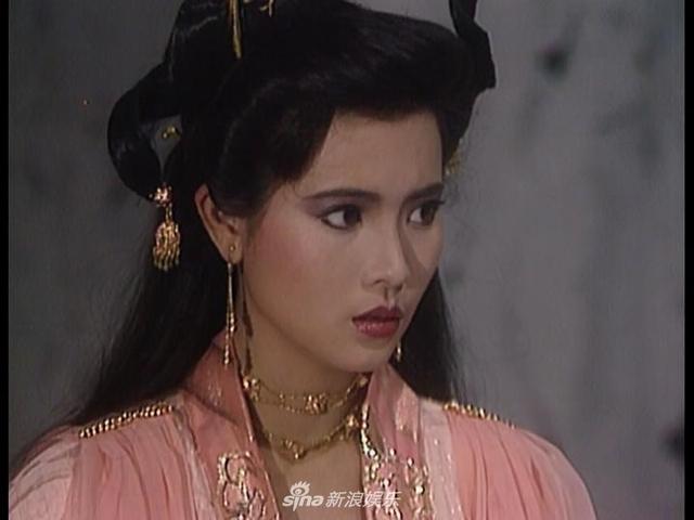 1989年,蓝洁瑛搭档周星驰,吴孟达,吴镇宇,罗慧娟等,主演《盖世豪侠