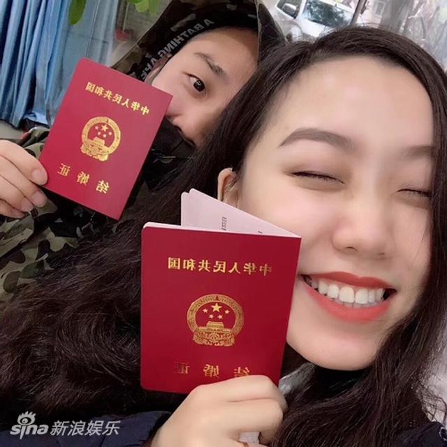 GAI与女友王斯然领证修成正果