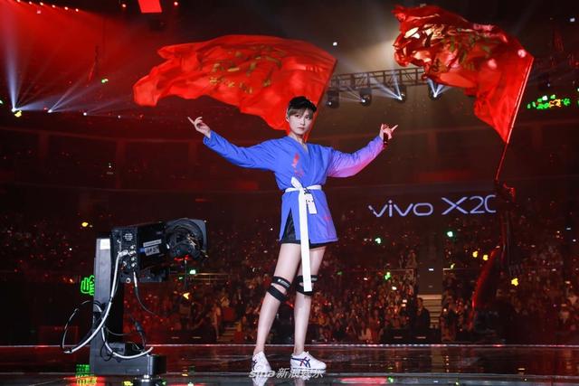 李宇春压轴献唱跨年零点 震撼引领《一趟》大秀