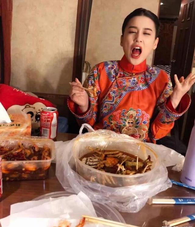 黄圣依被辣成表情包
