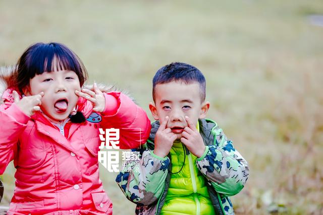 Jasper小山竹齐扮鬼脸超可爱