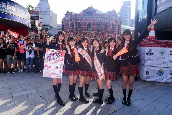 AKB48台湾研究生(左起)林倢、张羽翎、陈诗雅、陈诗媛、邱品涵、国兴瑀。