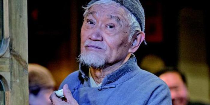 《老酒馆》老二两和那爷都是“讲究人”