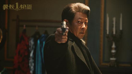 电影《最长一枪》中,王志文饰演了一个老谋深算的杀手