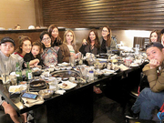 阿娇将出嫁留守酒店 经纪人与阿Sa郑希怡吃烧烤