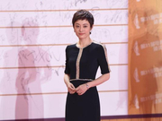 组图：孙俪黑色礼服优雅亮相 纤细身材惹人妒