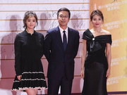 组图：刘涛蝴蝶结礼服优雅 蒋欣短裙俏皮