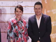 组图：张嘉译黑色西装酷帅 秦海璐浪漫薄纱礼服吸睛