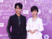 组图：赵雅芝携小儿子亮相北影节 白裙优雅依然是不老女神