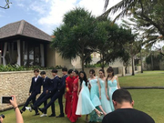 组图：付辛博颖儿婚礼迎亲现场甜吻 朴实真挚泪洒现场