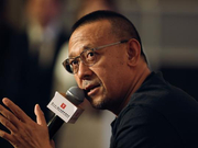组图：姜文上影节受访不