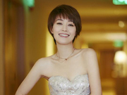 组图：马伊琍穿裸色抹胸长裙仙气足 短发清新微笑迷人
