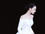 组图：张馨予晒无水印婚纱大片 红唇娇艳小露香肩美丽动人