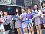 组图：火箭少女乐华七子等亮相2018粉丝嘉年华 花样宠粉情话撩人