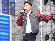 组图：Jeffrey董又霖亮相粉丝嘉年华 深情演唱情歌获粉丝现场告白