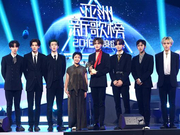 组图：亚洲新歌榜乐华七子唱跳帅气 张杰周笔畅分摘最佳男女歌手