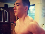 组图：大婚在即张馨予武警老公健身照曝光 八块腹肌超抢镜