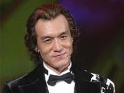 组图：著名主持人李咏逝世 何炅魏大勋等晒6+1手势送别