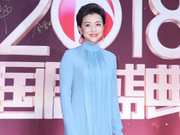 组图：杨澜一身水蓝色长裙魅力十足 笑容温婉大气尽显气质