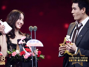 组图：张钧甯送经超洗手液 霸气喊话还有十箱