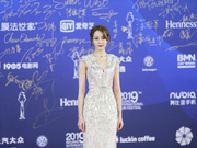 组图：北影节开幕式红毯星光璀璨 Angelababy迪丽热巴同场斗艳