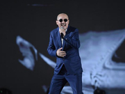 组图：宝藏歌手！腾格尔微博电影之夜豪迈献唱新作