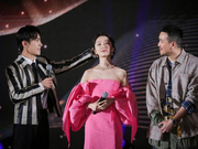 组图：易烊千玺摸头杀！《少年的你》获微博最受期待青春电影