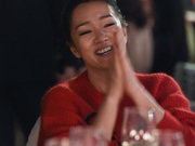 组图：娄烨与巩俐丈夫相谈甚欢心情大好 巩俐在旁倾听笑眼弯弯