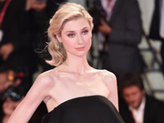 组图：《焦橙邪说》首映 伊丽莎白-德比齐抹胸裙亮相气质惊艳