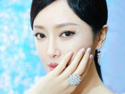 组图：秦岚白色亮片长裙仙气十足 冰雪眼妆宛若精灵创意满分