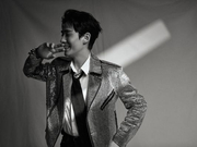 组图：朱一龙亮片西装硬朗帅气 镂空风衣创意十足演绎双面魅力