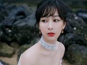 组图：杨紫玫瑰金渐变星空裙仙气弥漫 小心机眼妆璀璨夺目