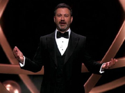 组图：孤独的艾美奖开场！吉米亮相观众席仅贝特曼与纸牌人嘉宾