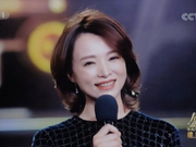 组图：董卿好美！主持央视跨年盛典气质温柔大气端庄