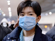 组图：王源前往湖南卫视跨年晚会彩排 穿厚羽绒服保暖御寒