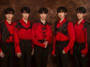 组图:跨年晚会男明星造型各异 蔡徐坤张艺兴龚俊黑西装亮相