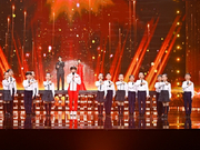 组图：张也蔡徐坤再次携手同台表演 和张家齐歌唱伟大祖国