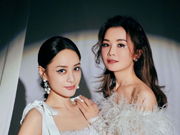 组图：Twins湖南卫视跨年晚会造型 阿sa阿娇白裙写真仙气飘飘