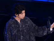 组图：王源跨年晚会彩排路透 喝水鼓起小脸可爱十足