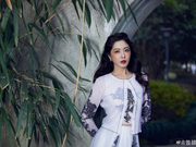 组图：曾黎东方卫视跨年晚会造型 穿国风白纱裙尽显东方古韵