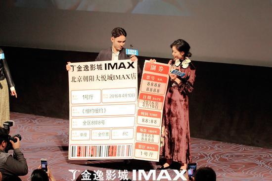 阮经天、杜鹃现场预祝票房大卖