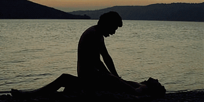 影片现双性恋床戏直播生孩子(含视频)