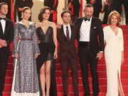 多兰新片戛纳首映晒颜值 玛丽昂深V贵气