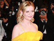 “蜘蛛女”邓斯特刺绣鱼尾黄裙高贵优雅 