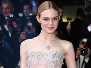 组图：小范宁花裙仙气 露灿笑少女感max