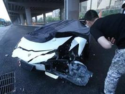 李易峰超跑临时牌照过期 将罚200扣12分